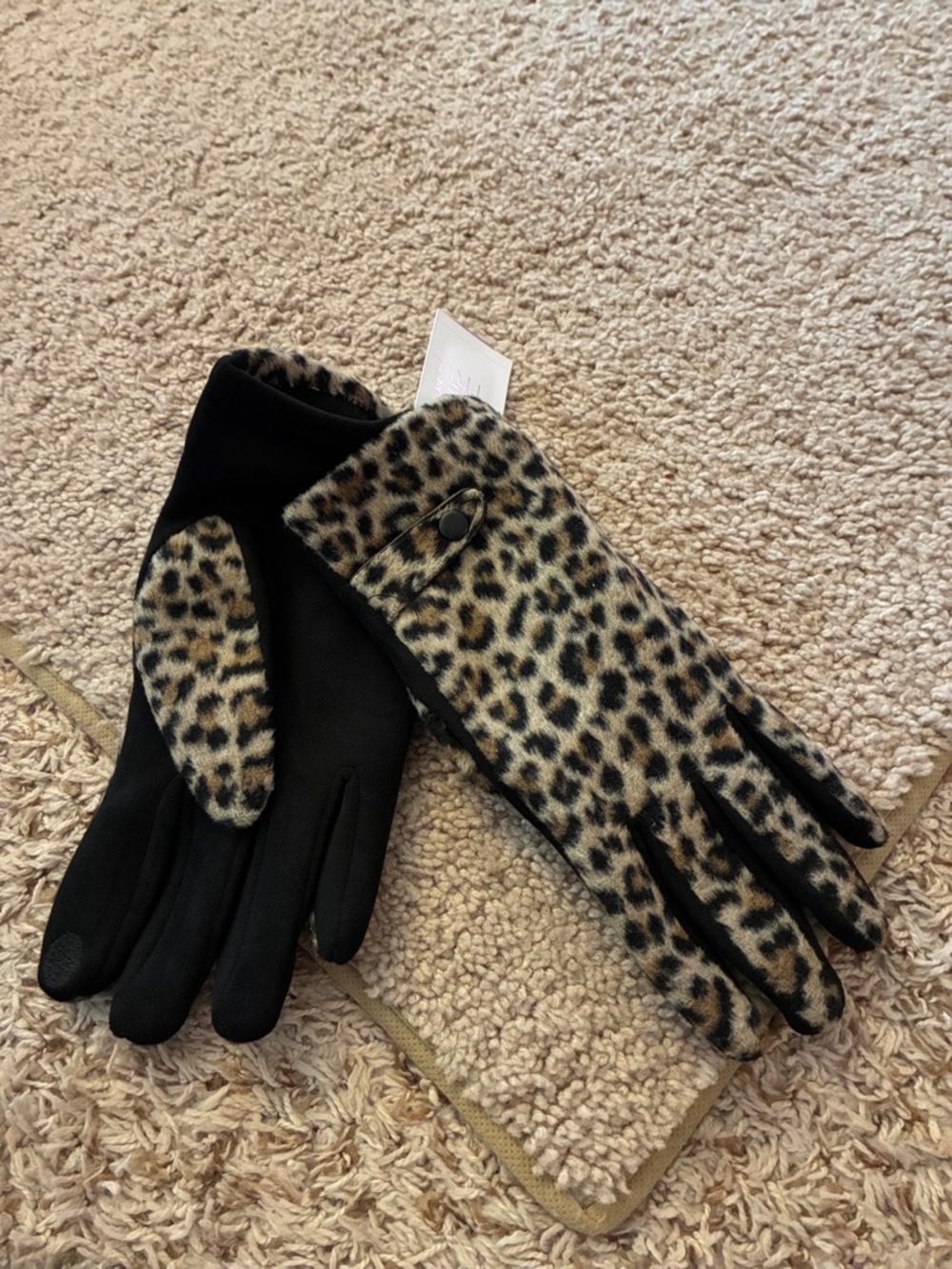 Time and Tru Leopard Print and Black Women's Touchscreen Gloves